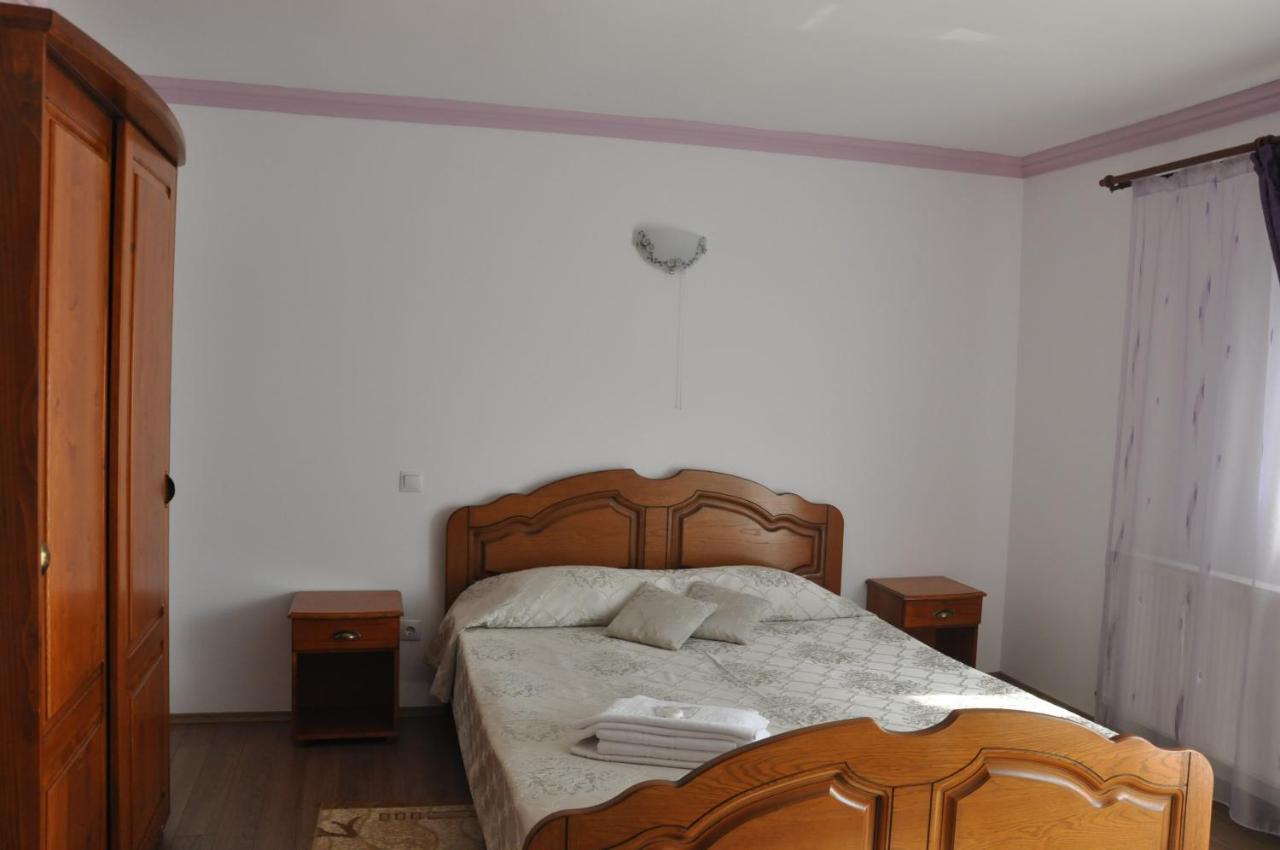 Hotel Vilman House à Rîşnov Extérieur photo