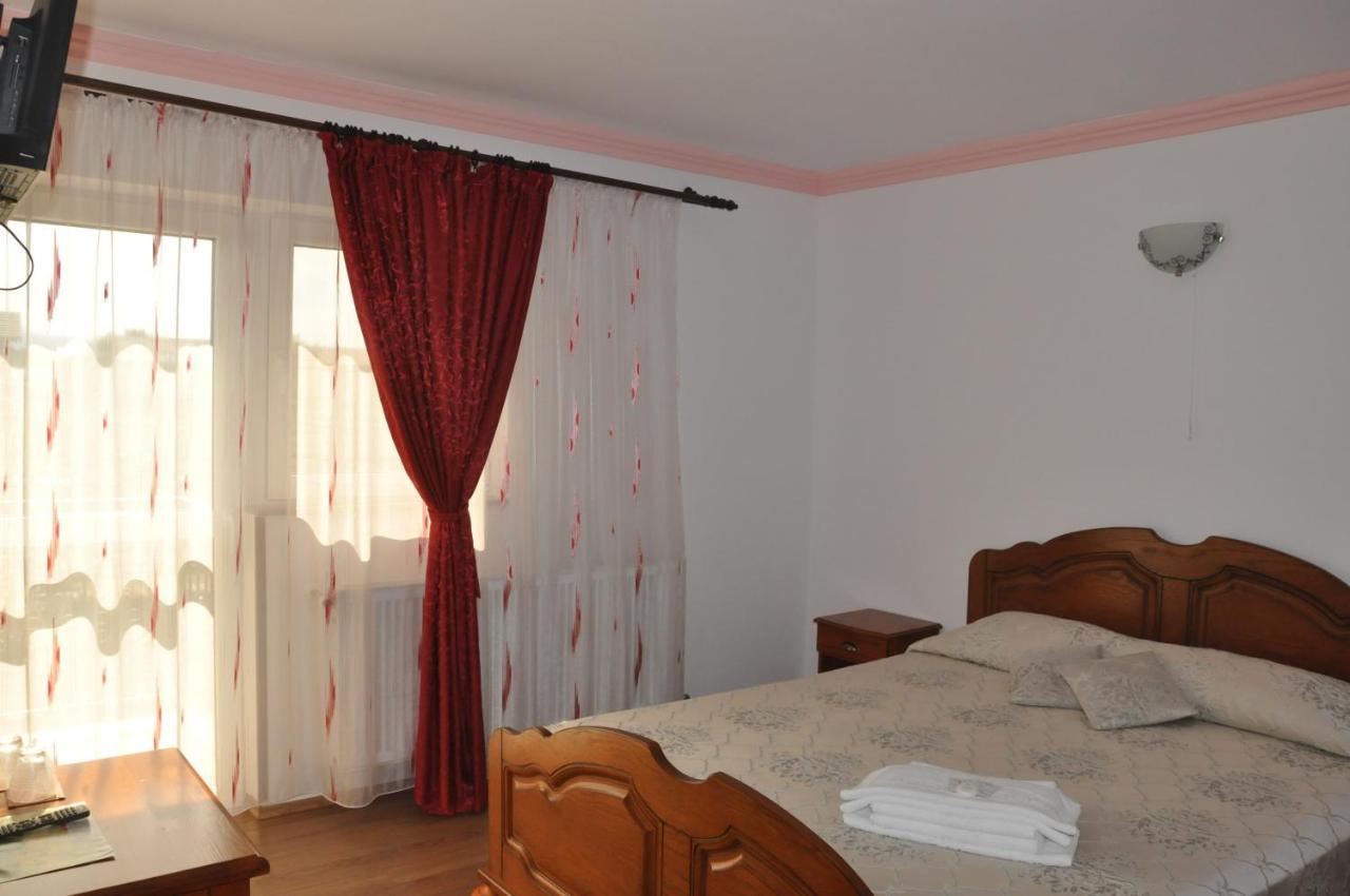 Hotel Vilman House à Rîşnov Extérieur photo